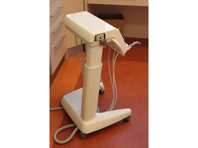 Tandheelkundige behandelunit planmeca compact (cart-uitvoering) met turbineslang, micromotor/contrahoekaans... - afbeelding 3 van  4