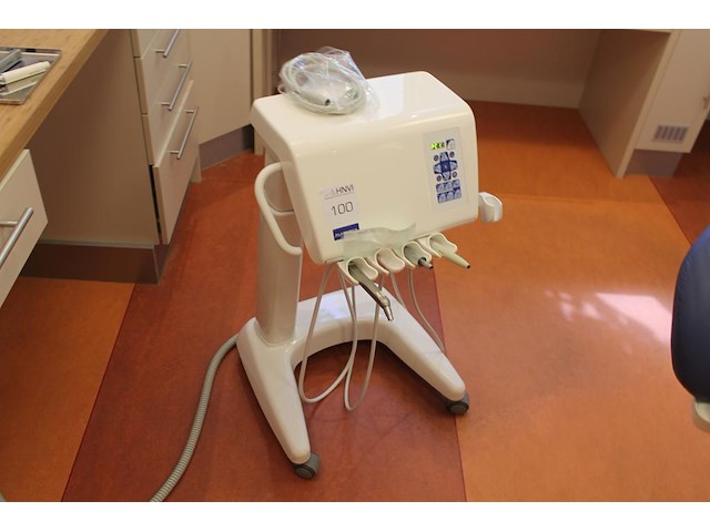 Tandheelkundige behandelunit planmeca compact (cart-uitvoering) met turbineslang, micromotor/contrahoekaans... - afbeelding 1 van  4