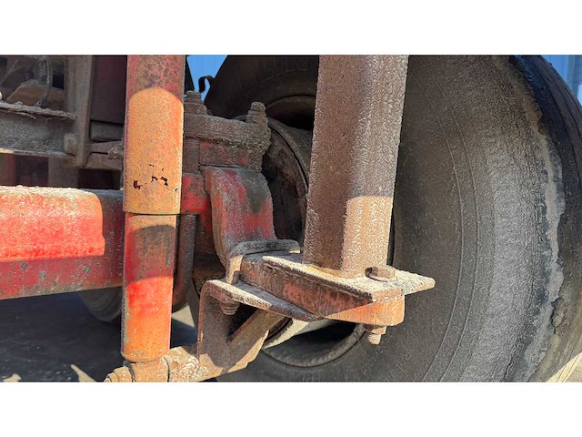 Tang trailer - afbeelding 14 van  25