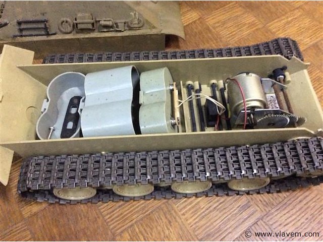 Tank - afbeelding 3 van  3