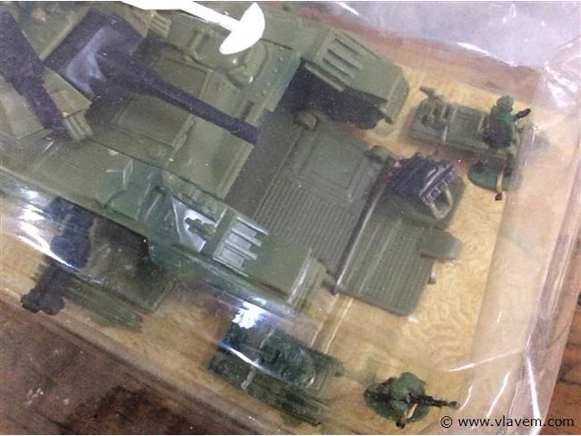 Tank - afbeelding 2 van  2