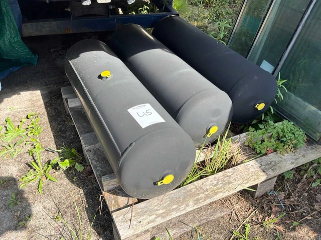 Tank - afbeelding 1 van  2