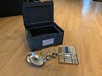 Tanos t-lock biological substance systainer met instrumenten - afbeelding 1 van  9