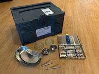 Tanos t-lock biological substance systainer met instrumenten - afbeelding 2 van  9