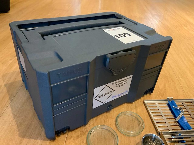 Tanos t-lock biological substance systainer met instrumenten - afbeelding 4 van  9