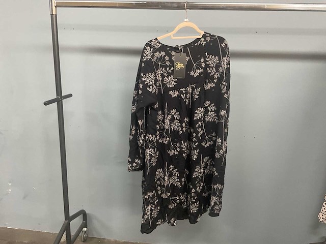 Tante betsy - diverse - kleding - afbeelding 9 van  46