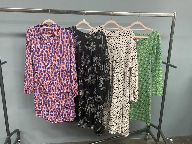 Tante betsy - diverse - kleding - afbeelding 13 van  46
