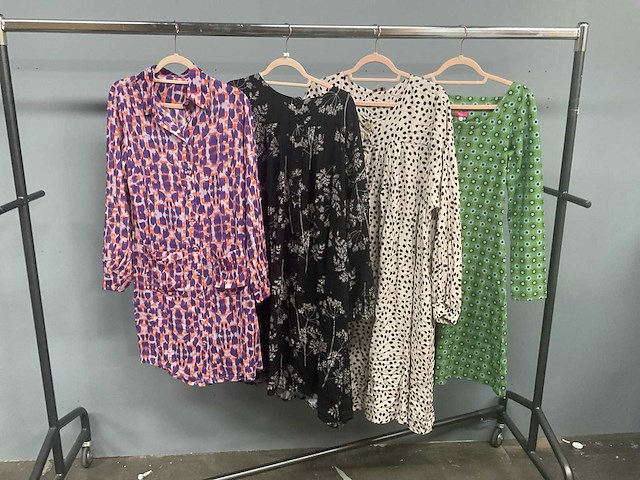 Tante betsy - diverse - kleding - afbeelding 15 van  46