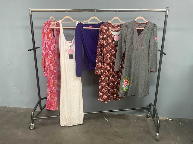 Tante betsy - diverse - kleding - afbeelding 17 van  46