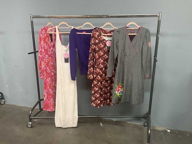 Tante betsy - diverse - kleding - afbeelding 26 van  46