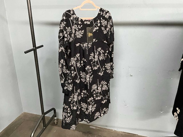 Tante betsy - diverse - kleding - afbeelding 32 van  46