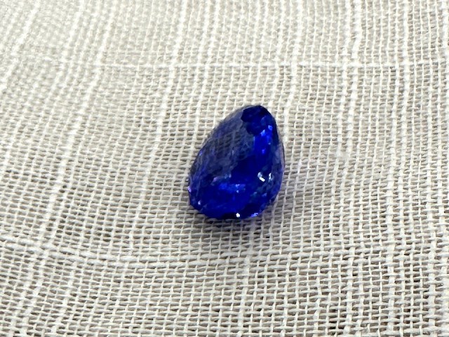 Tanzaniet - 4.52 carat natuurlijke tanzaniet (gecertificeerd) - afbeelding 2 van  4
