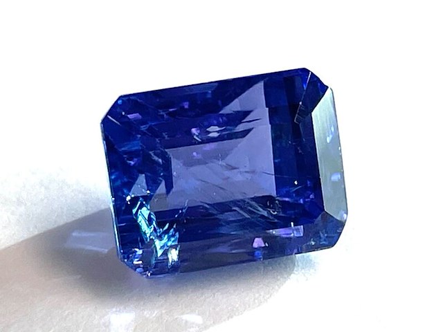 Tanzaniet - 5.98 carat natuurlijke tanzaniet (gecertificeerd) - afbeelding 2 van  4