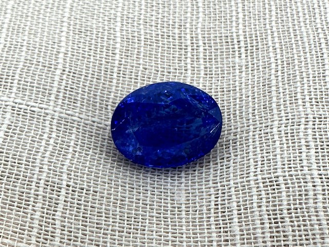 Tanzaniet - 7.11 carat natuurlijke tanzaniet (gecertificeerd) - afbeelding 1 van  4