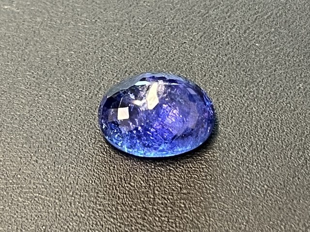 Tanzaniet - 7.92 carat natuurlijke tanzaniet (gecertificeerd) - afbeelding 2 van  5