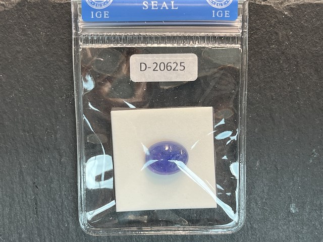 Tanzaniet - 8.66 carat natuurlijke tanzaniet (gecertificeerd) - afbeelding 1 van  4