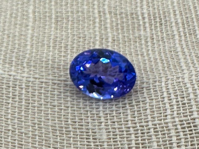 Tanzaniet 1.38 carat zeer hoge kwaliteit natuurlijke tanzaniet - afbeelding 1 van  3