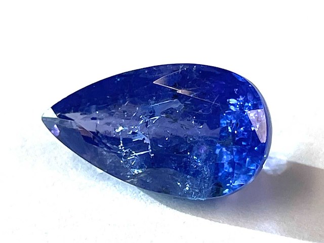 Tanzaniet 5.82 carat natuurlijke tanzaniet gecertificeerd - afbeelding 2 van  3