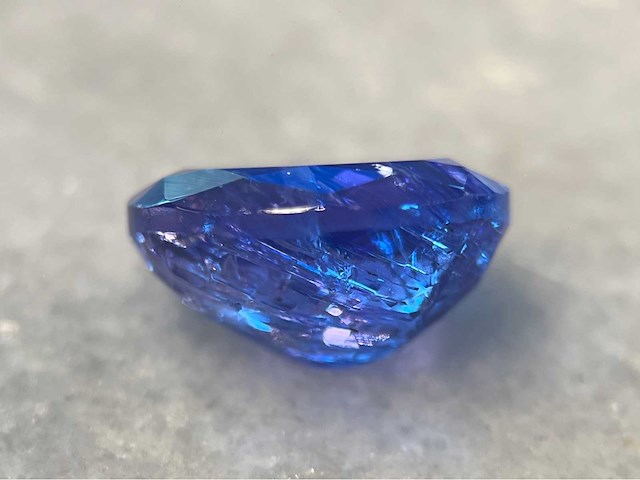 Tanzaniet 6.37 carat natuurlijke tanzaniet - afbeelding 2 van  5