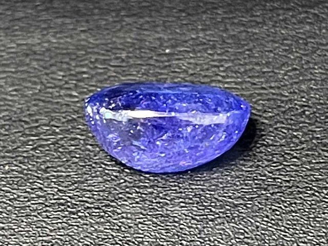 Tanzaniet 6.85 carat natuurlijke tanzaniet gecertificeerd - afbeelding 2 van  4
