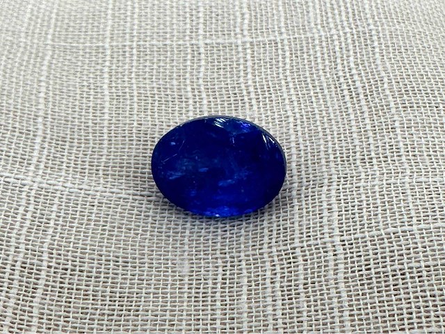 Tanzaniet 8.63 carat natuurlijke tanzaniet gecertificeerd - afbeelding 1 van  3