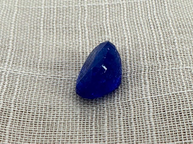 Tanzaniet 8.63 carat natuurlijke tanzaniet gecertificeerd - afbeelding 2 van  3