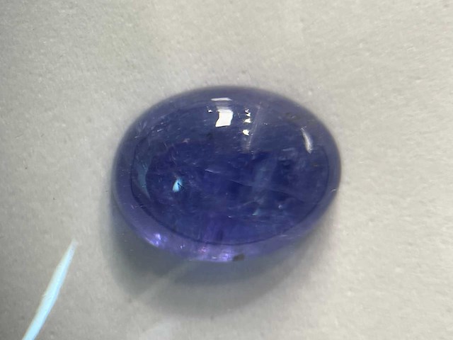 Tanzaniet 8.66 carat natuurlijke tanzaniet gecertificeerd - afbeelding 2 van  5