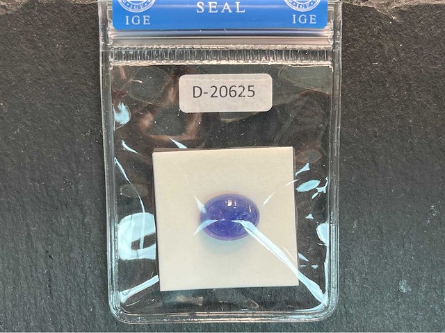 Tanzaniet 8.66 carat natuurlijke tanzaniet gecertificeerd - afbeelding 1 van  5