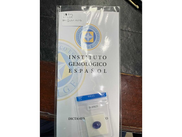 Tanzaniet 8.66 carat natuurlijke tanzaniet gecertificeerd - afbeelding 3 van  5
