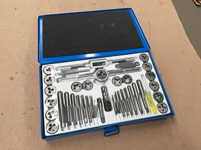 Tap- en draadsnijset - afbeelding 1 van  3