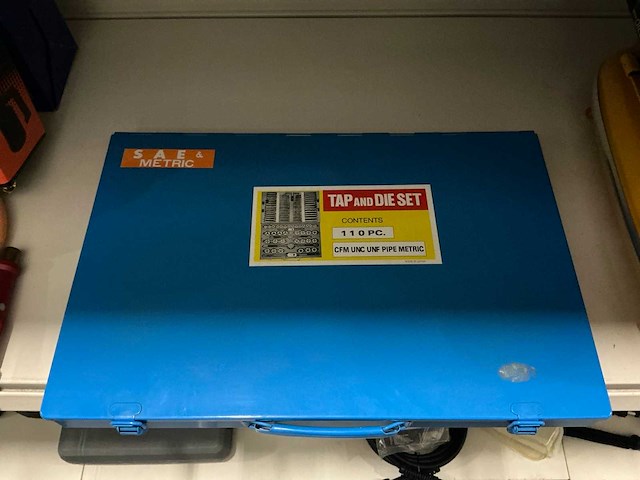 Tap and die set 110-delig - afbeelding 2 van  2
