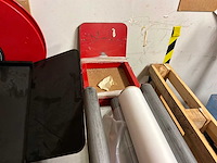 Tapijt snijder - afbeelding 4 van  4