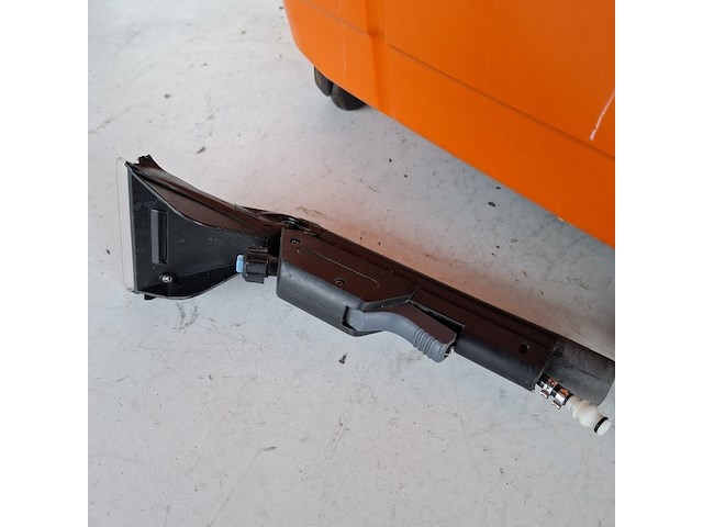 Tapijtreiniger - 230v kärcher, puzzi 100, bouwjaar 2014 - afbeelding 4 van  6