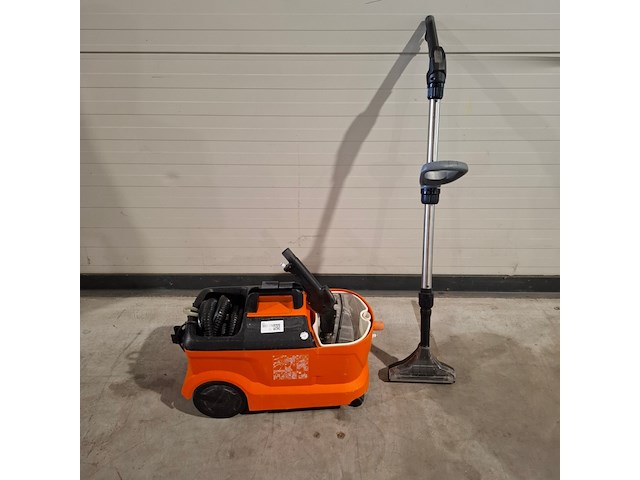 Tapijtreiniger - 230v, kärcher, puzzi 10/1, 2015 - afbeelding 1 van  6