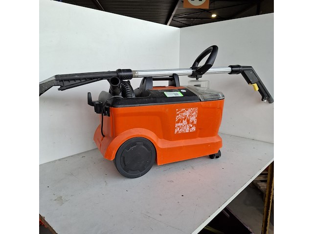 Tapijtreiniger - 230v kärcher, puzzi 10/1, bouwjaar 2016 - afbeelding 1 van  6