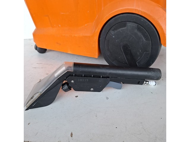 Tapijtreiniger - 230v kärcher, puzzi 10/1, bouwjaar 2017 - afbeelding 3 van  5