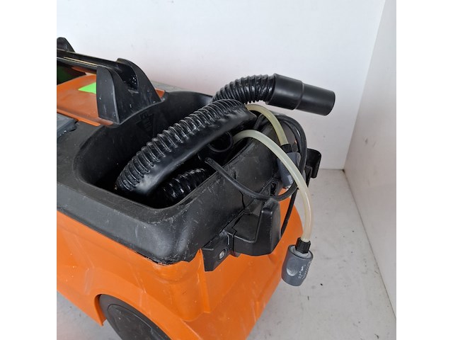 Tapijtreiniger - 230v kärcher, puzzi 10/1, bouwjaar 2017 - afbeelding 4 van  5