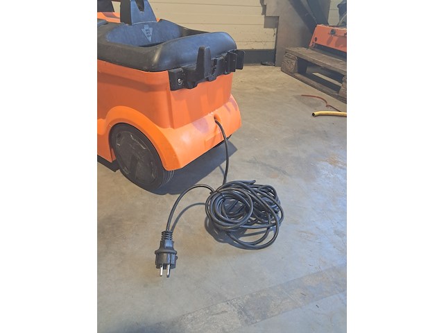 Tapijtreiniger 230v ~ kärcher, puzzi 10/1, bouwjaar 2016 - afbeelding 16 van  18