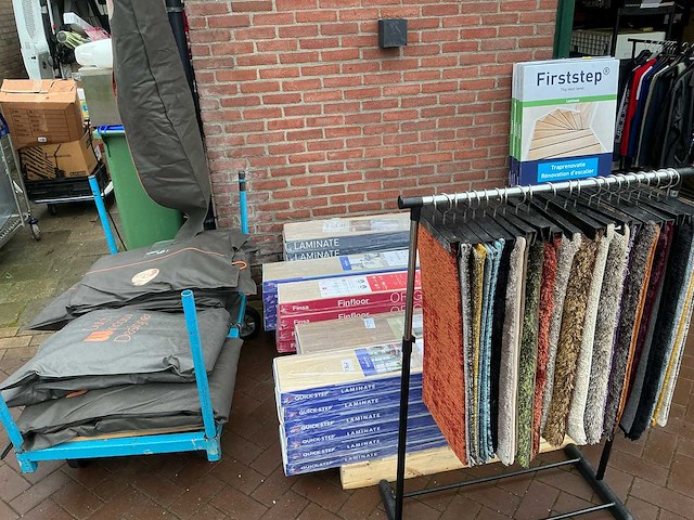 Tapijtrollen, laminaat, gordijnen, tapijtkar, tapijsealmachine en polyestervlies (6x) - afbeelding 1 van  18