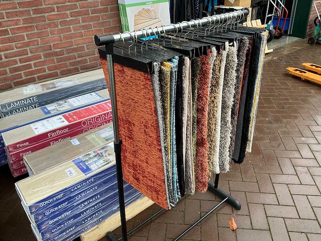 Tapijtrollen, laminaat, gordijnen, tapijtkar, tapijsealmachine en polyestervlies (6x) - afbeelding 17 van  18