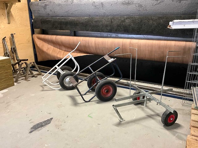 Tapijtrolwagen (2x) - afbeelding 1 van  4