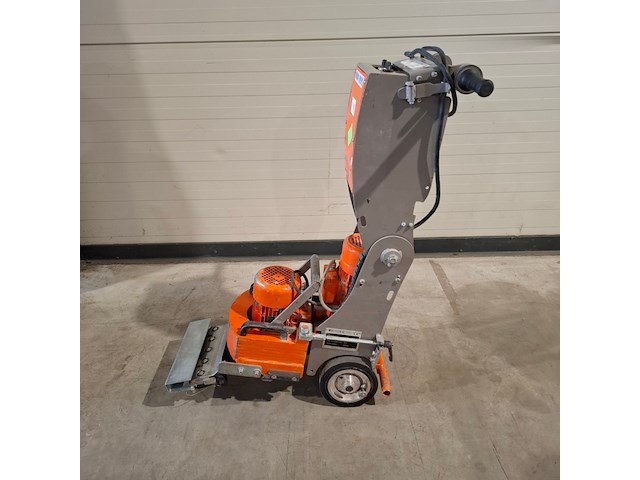 Tapijtstripper zwaar 230v, blastrac, 1-7d, 2019 - afbeelding 3 van  7