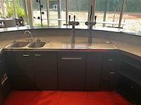 Tapinstallatie met spoelbak