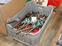 Tappen in kunststof krat w.o. m48.