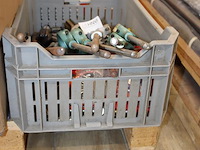 Tappen in kunststof krat w.o. m48. - afbeelding 2 van  3