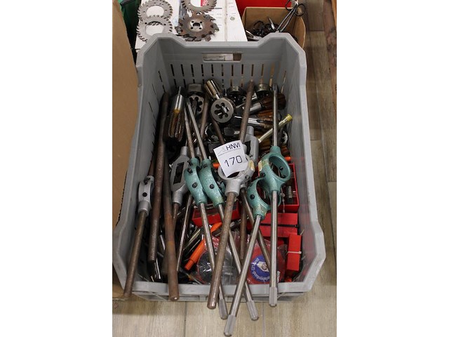 Tappen in kunststof krat w.o. m48. - afbeelding 3 van  3