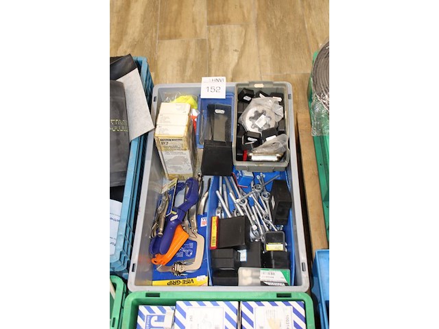 Tappen, klemtangen en niettangen in kunststof krat. - afbeelding 3 van  3