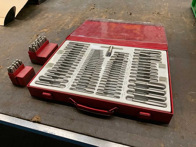 Tappenset metrisch en engelse maat - afbeelding 1 van  5