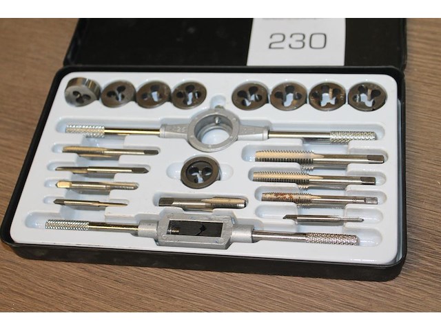 Tapset. - afbeelding 2 van  2