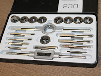 Tapset. - afbeelding 2 van  2